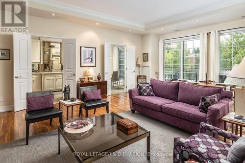 311 - 20 Burkebrook Place, Toronto, ON - Indoor Photo Showing Living Room