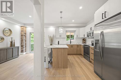 32 Carousel Crescent, Richmond Hill, ON - Indoor Photo Showing Kitchen With Stainless Steel Kitchen With Upgraded Kitchen