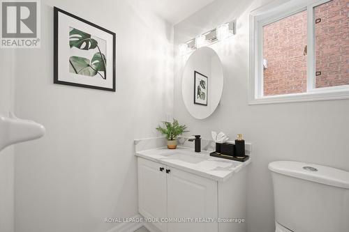 32 Carousel Crescent, Richmond Hill, ON - Indoor Photo Showing Bathroom