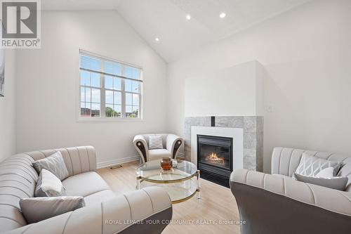 32 Carousel Crescent, Richmond Hill, ON - Indoor Photo Showing Living Room With Fireplace