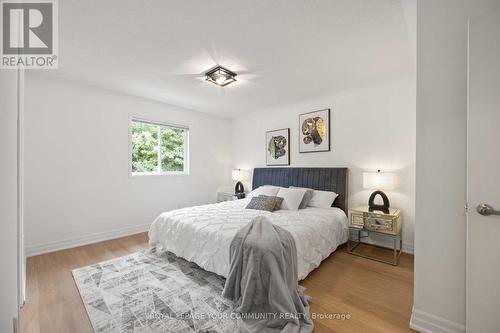 32 Carousel Crescent, Richmond Hill, ON - Indoor Photo Showing Bedroom