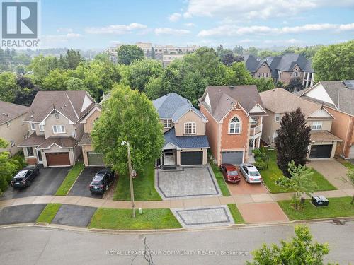 32 Carousel Crescent, Richmond Hill, ON - Outdoor With Facade