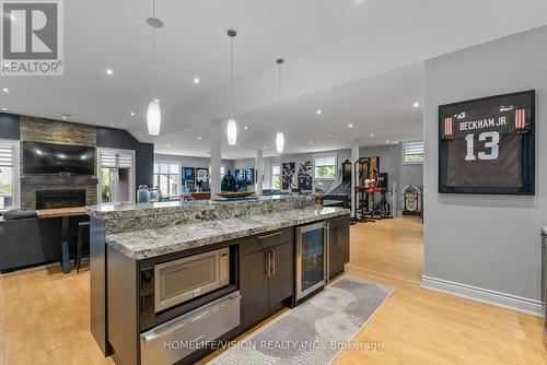 29 Grandview Crescent, Bradford West Gwillimbury, ON - Indoor Photo Showing Kitchen With Fireplace With Upgraded Kitchen