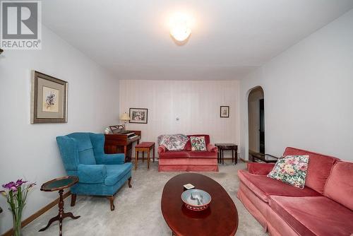 11 Hillcrest Avenue, Deep River, ON - Indoor Photo Showing Living Room