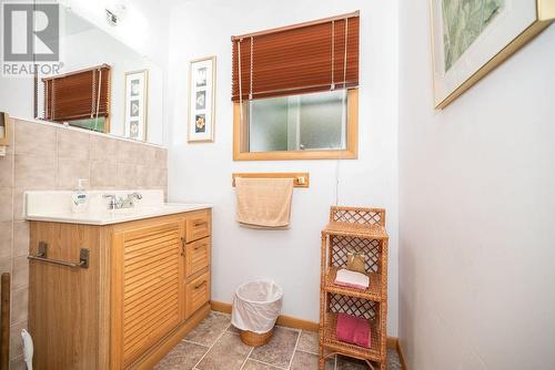 11 Hillcrest Avenue, Deep River, ON - Indoor Photo Showing Bathroom