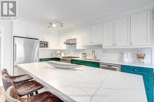 71 Queensbridge Drive, Vaughan, ON - Indoor Photo Showing Kitchen With Upgraded Kitchen