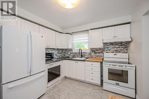 422 Ginger Downs, Mississauga, ON - Indoor Photo Showing Kitchen