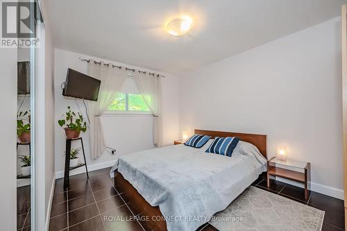 422 Ginger Downs, Mississauga, ON - Indoor Photo Showing Bedroom