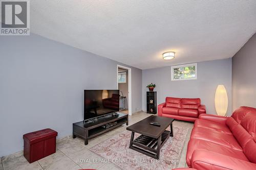 422 Ginger Downs, Mississauga, ON - Indoor Photo Showing Living Room