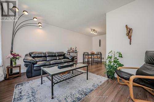 422 Ginger Downs, Mississauga, ON - Indoor Photo Showing Living Room