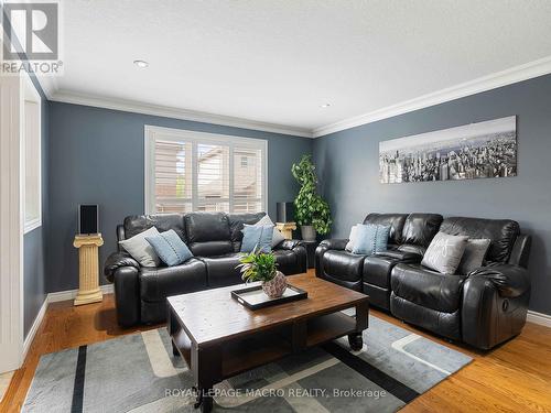 34 Teramo Court, Hamilton, ON - Indoor Photo Showing Living Room