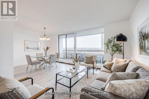 910 - 1210 Radom Street, Pickering, ON - Indoor Photo Showing Living Room