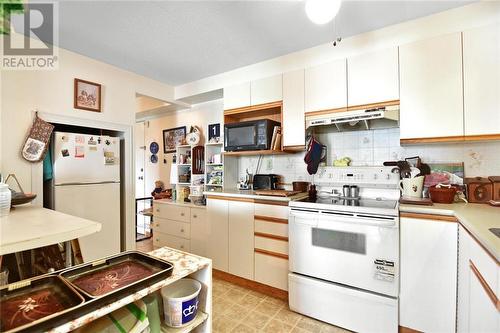 3 Apple Street Unit#706, Brockville, ON - Indoor Photo Showing Kitchen