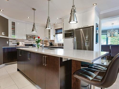 Kitchen - 11 Rue Daubigny, Candiac, QC - Indoor Photo Showing Kitchen With Upgraded Kitchen