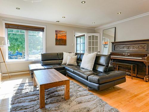 Living room - 11 Rue Daubigny, Candiac, QC - Indoor Photo Showing Living Room