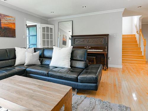 Salon - 11 Rue Daubigny, Candiac, QC - Indoor Photo Showing Living Room