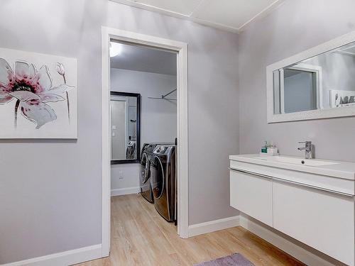 Bathroom - 4037 Rue Des Bolets, Saint-Bruno-De-Montarville, QC - Indoor Photo Showing Laundry Room