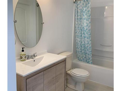 B-1998 20Th St, Courtenay, BC - Indoor Photo Showing Bathroom