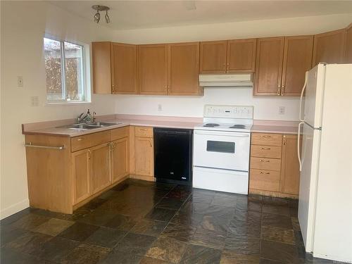 B-1998 20Th St, Courtenay, BC - Indoor Photo Showing Kitchen With Double Sink