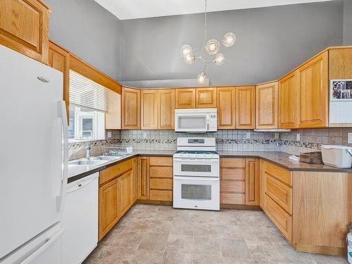 2548 Skeena Drive, Kamloops, BC - Indoor Photo Showing Kitchen