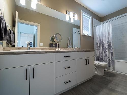 328 Wing Place, Kamloops, BC - Indoor Photo Showing Bathroom