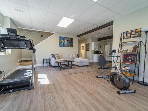 328 Wing Place, Kamloops, BC - Indoor Photo Showing Gym Room