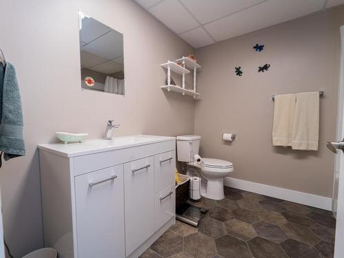 328 Wing Place, Kamloops, BC - Indoor Photo Showing Bathroom