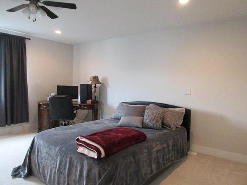 1556 Bann Street, Merritt, BC - Indoor Photo Showing Bedroom