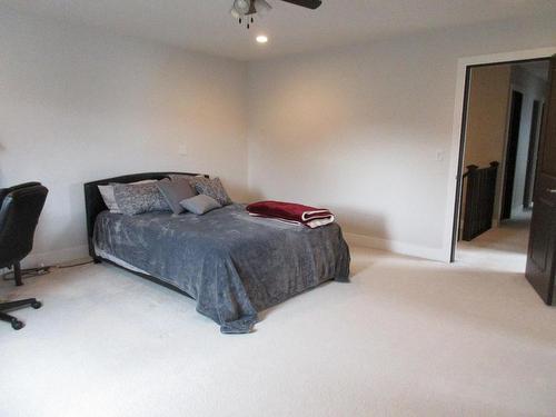 1556 Bann Street, Merritt, BC - Indoor Photo Showing Bedroom