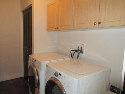 1556 Bann Street, Merritt, BC - Indoor Photo Showing Laundry Room