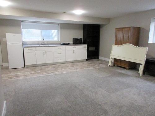 1556 Bann Street, Merritt, BC - Indoor Photo Showing Kitchen