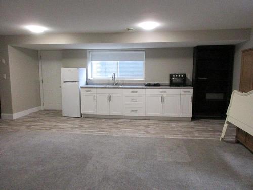 1556 Bann Street, Merritt, BC - Indoor Photo Showing Kitchen