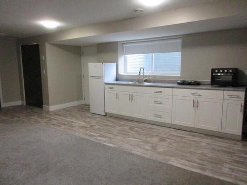 1556 Bann Street, Merritt, BC - Indoor Photo Showing Kitchen