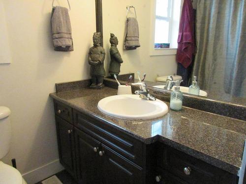 1556 Bann Street, Merritt, BC - Indoor Photo Showing Bathroom