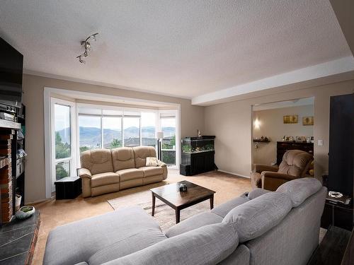 2156 Van Horne Drive, Kamloops, BC - Indoor Photo Showing Living Room