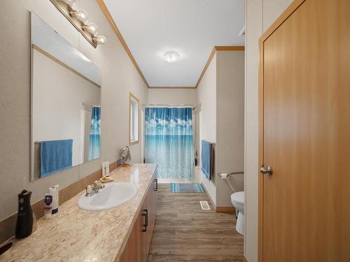2454 Aberdeen Road, Merritt, BC - Indoor Photo Showing Bathroom