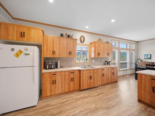 2454 Aberdeen Road, Merritt, BC - Indoor Photo Showing Kitchen With Double Sink