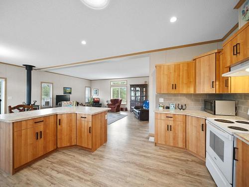 2454 Aberdeen Road, Merritt, BC - Indoor Photo Showing Kitchen