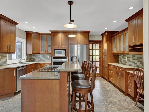 138 Malibu Court, Thunder Bay, ON - Indoor Photo Showing Kitchen