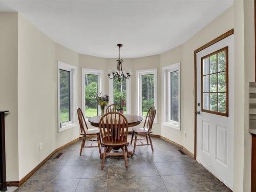 138 Malibu Court, Thunder Bay, ON - Indoor Photo Showing Dining Room