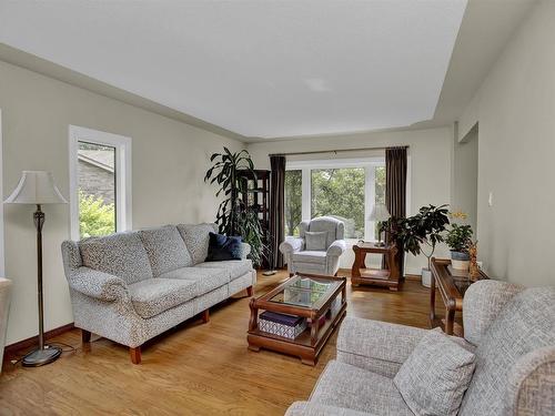 138 Malibu Court, Thunder Bay, ON - Indoor Photo Showing Living Room