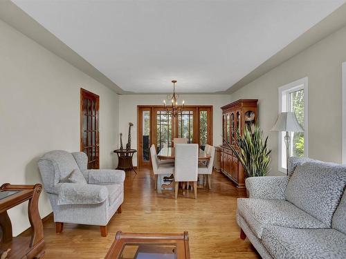 138 Malibu Court, Thunder Bay, ON - Indoor Photo Showing Living Room