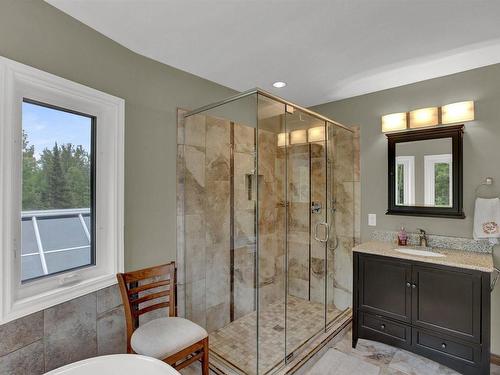 138 Malibu Court, Thunder Bay, ON - Indoor Photo Showing Bathroom