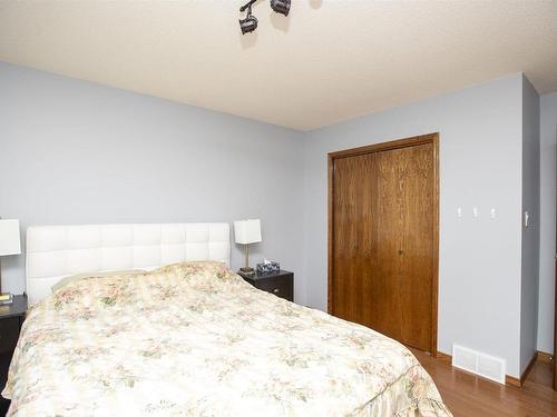 138 Malibu Court, Thunder Bay, ON - Indoor Photo Showing Bedroom