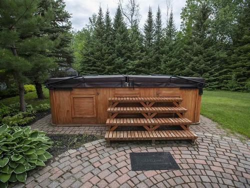 138 Malibu Court, Thunder Bay, ON - Outdoor With Backyard