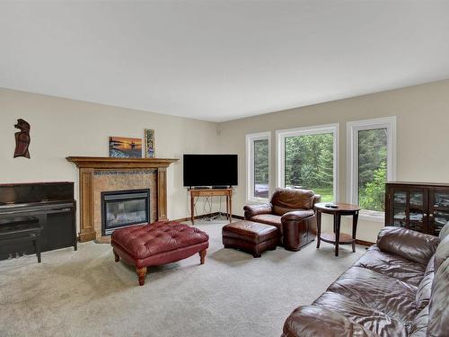 138 Malibu Court, Thunder Bay, ON - Indoor Photo Showing Living Room With Fireplace