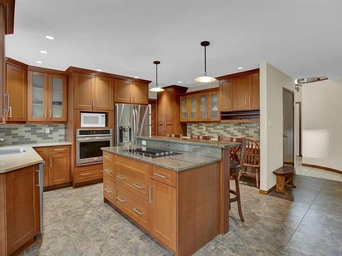 138 Malibu Court, Thunder Bay, ON - Indoor Photo Showing Kitchen