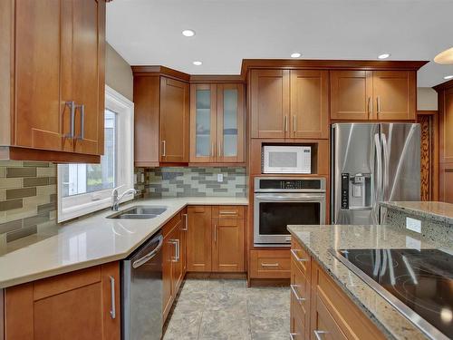 138 Malibu Court, Thunder Bay, ON - Indoor Photo Showing Kitchen With Double Sink