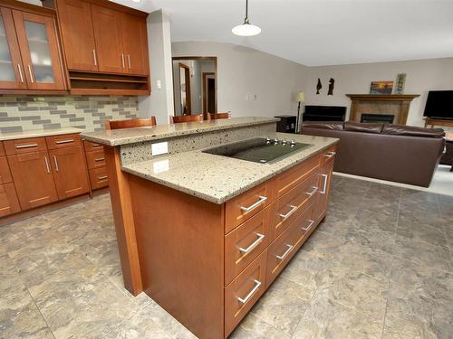 138 Malibu Court, Thunder Bay, ON - Indoor Photo Showing Kitchen