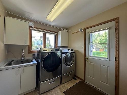 2037 Mount Forest Boulevard, Thunder Bay, ON - Indoor Photo Showing Laundry Room